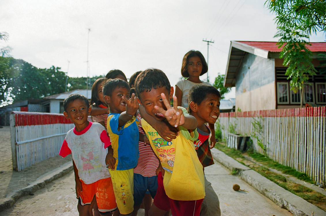 Bunaken / Des enfants du village de Bunaken.