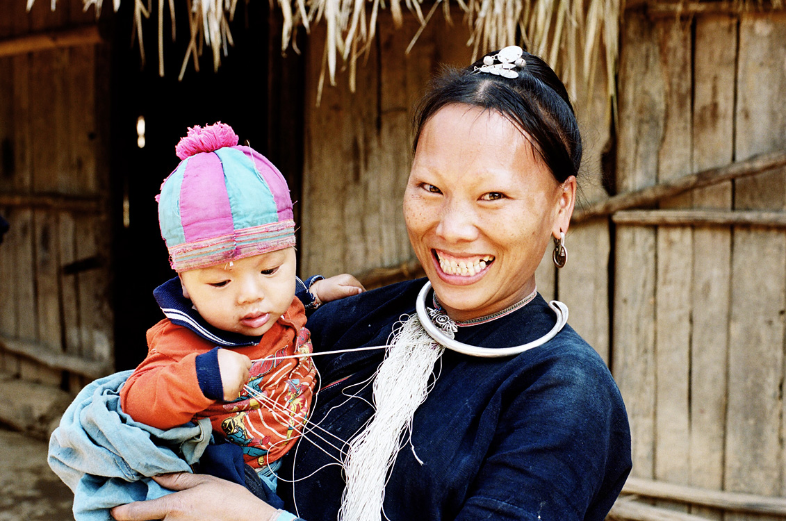 Maman et son fils (village Lanten, ZNP de Nam Ha)